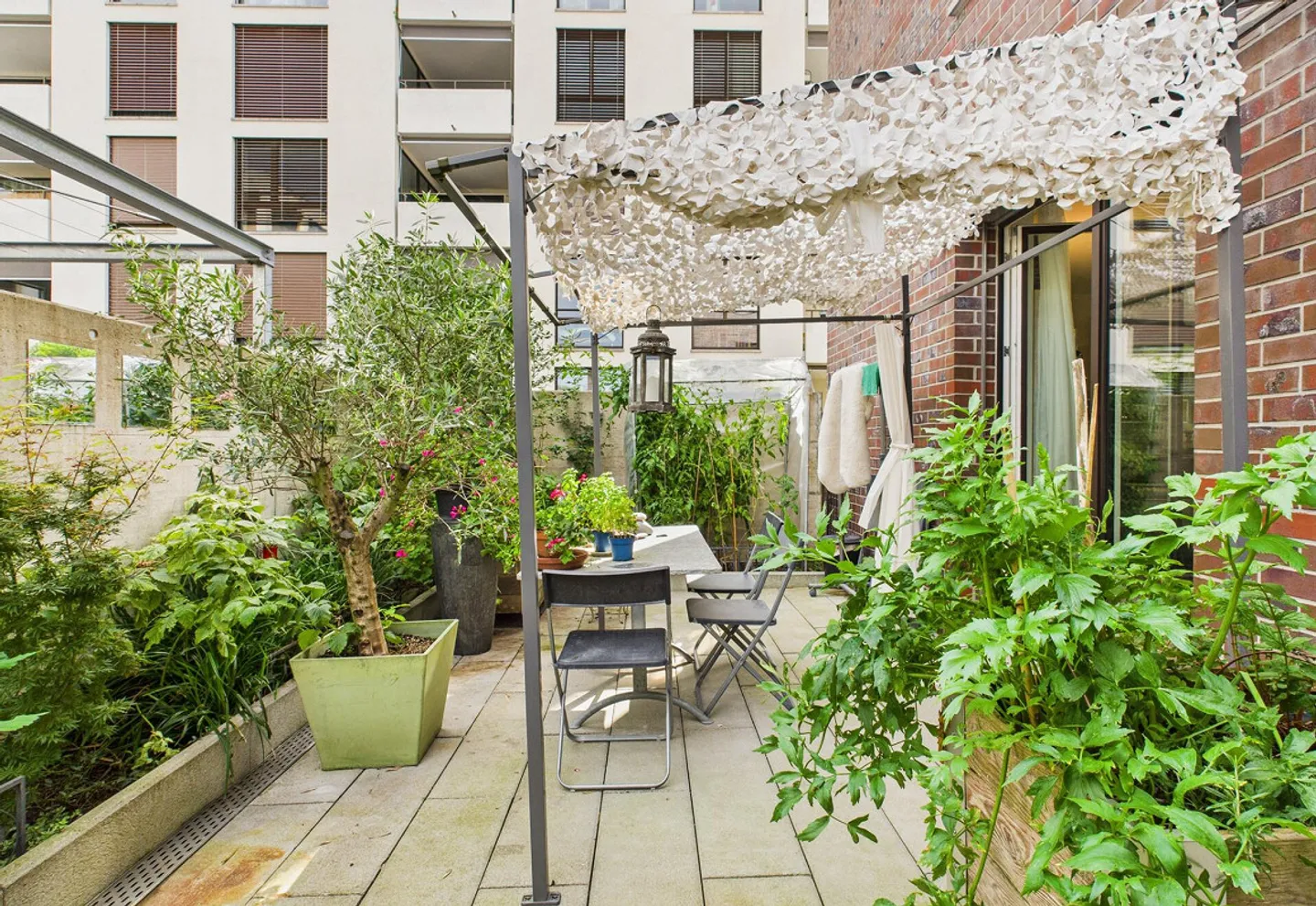 Appartement moderne avec des espaces extérieurs attrayants dans un emplacement résidentiel central - Photo 9 sur 12