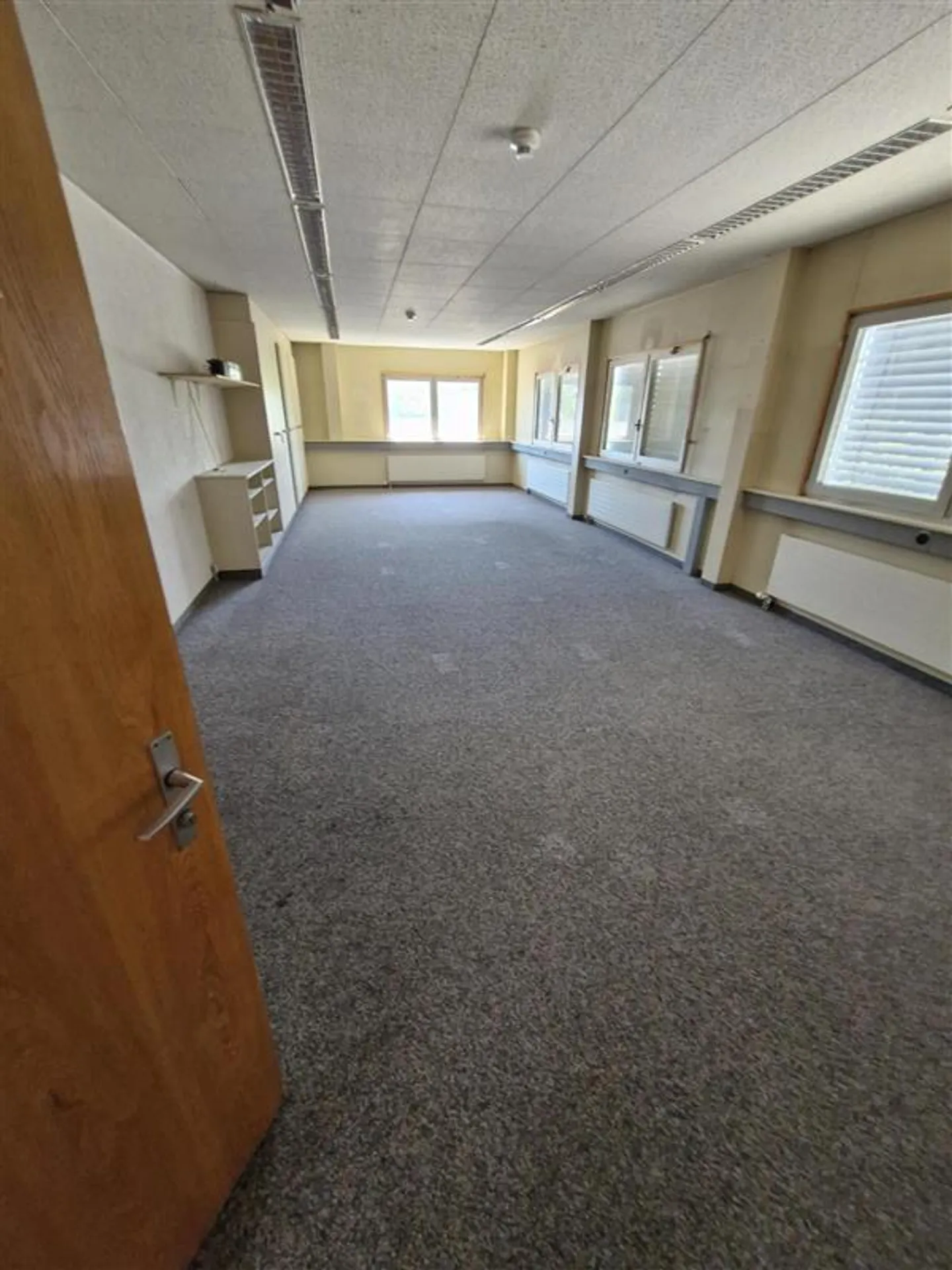 Espace de bureau, espace commercial, salle de loisirs, stockage - Photo 5 sur 7