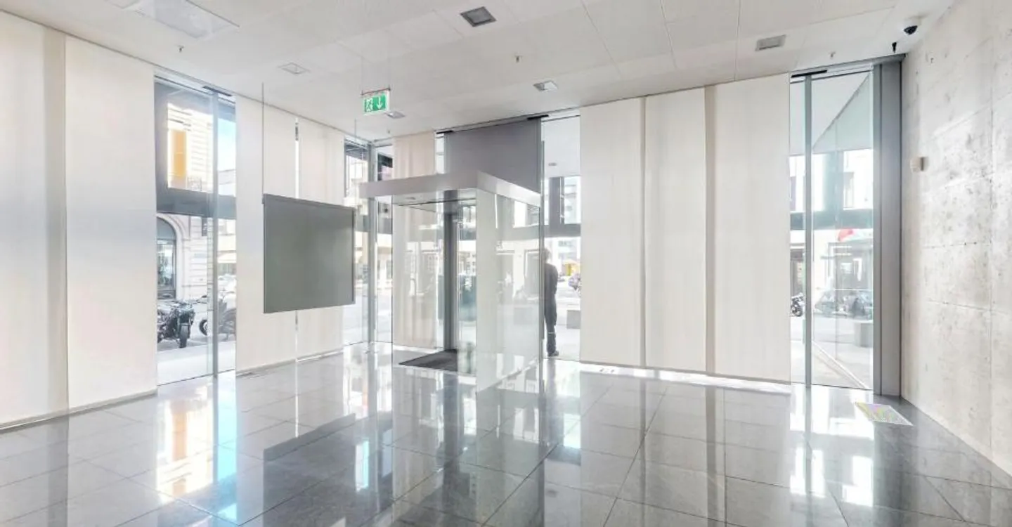 Give light to your business, commercial space with large windows - Photo 3 of 8