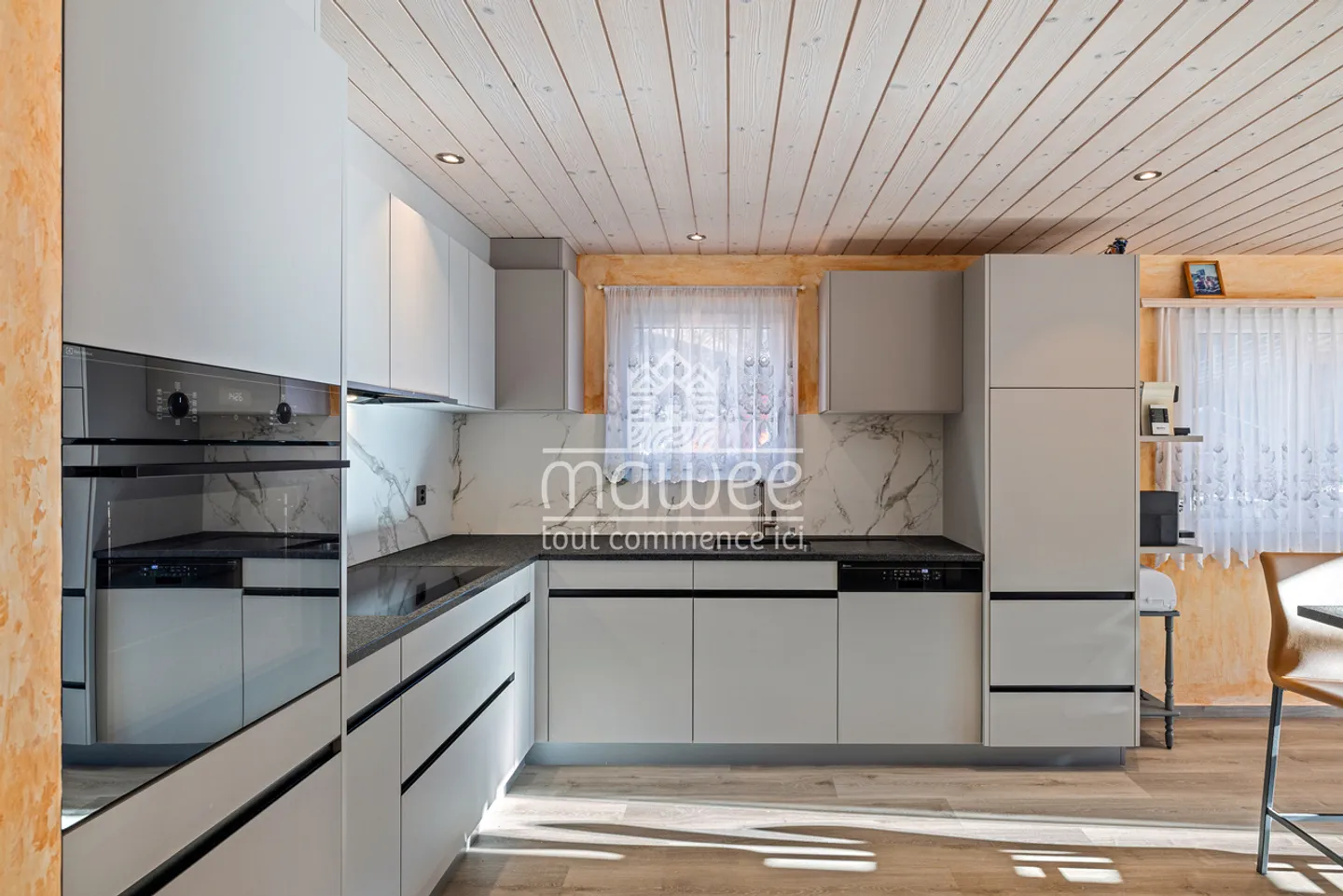 Spacious villa with terrace and garage in Orsières! - Photo 4 of 12