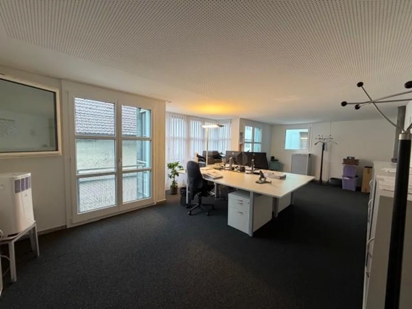 Bureau lumineux dans un emplacement central à Sarnen - Photo 2 sur 4