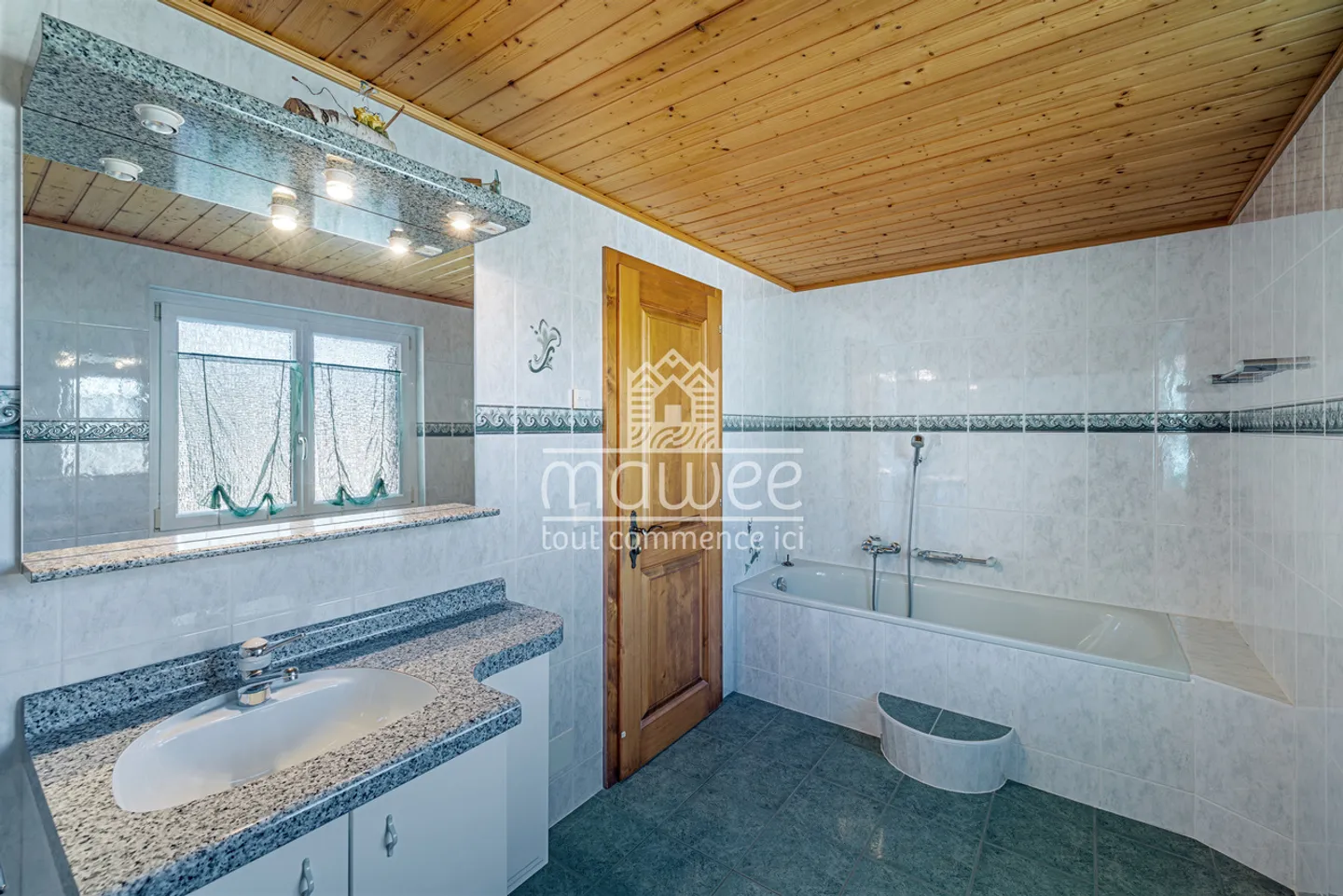 Spacious villa with terrace and garage in Orsières! - Photo 8 of 12