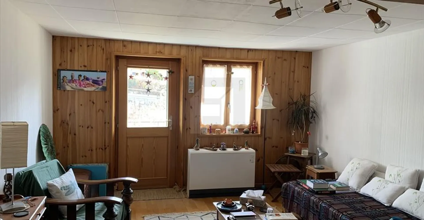 For sale - Building with 2 apartments + barn + garage - Photo 8 of 12