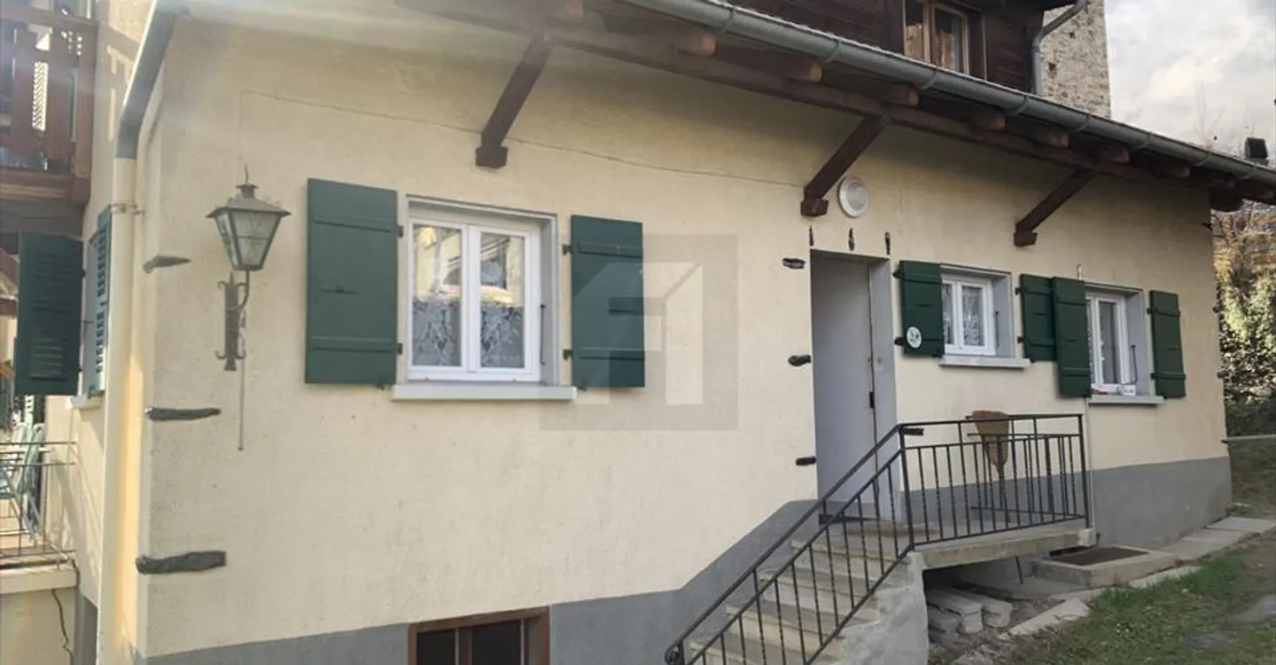 For sale - Building with 2 apartments + barn + garage - Photo 3 of 12