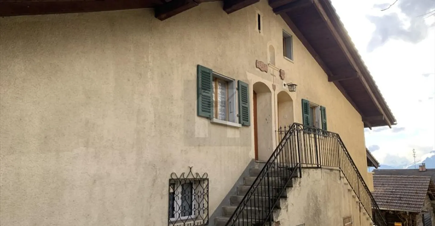 For sale - Building with 2 apartments + barn + garage - Photo 4 of 12