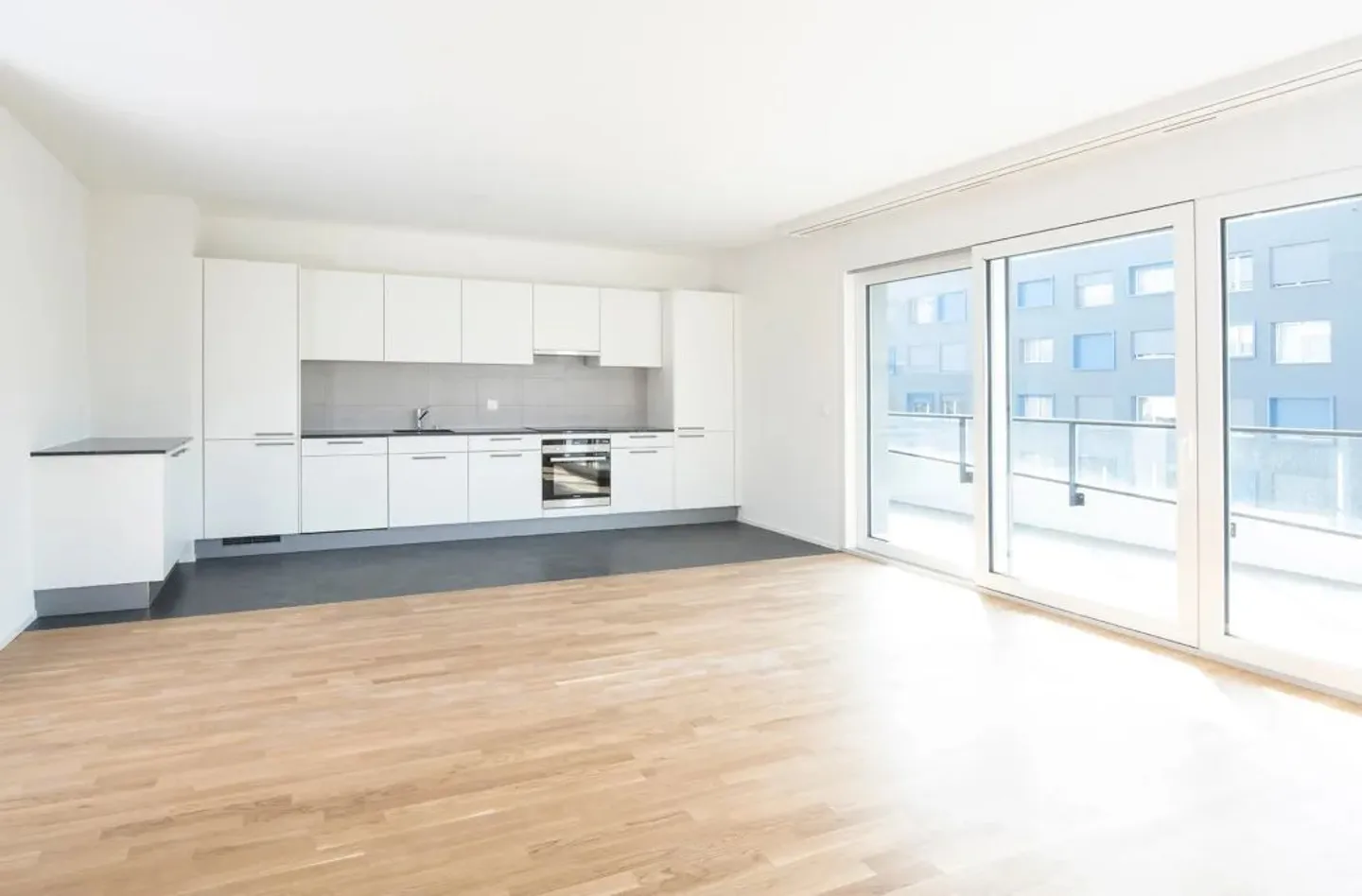 Sehr schöne 4-Zimmer-Wohnung in einem neuen Gebäude in Lancy (/! HM-Bedingungen) - Foto 2 von 8