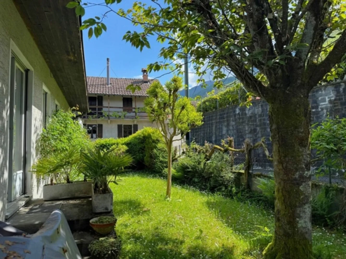 4.5-room house with separate guest apartment - Photo 3 of 6