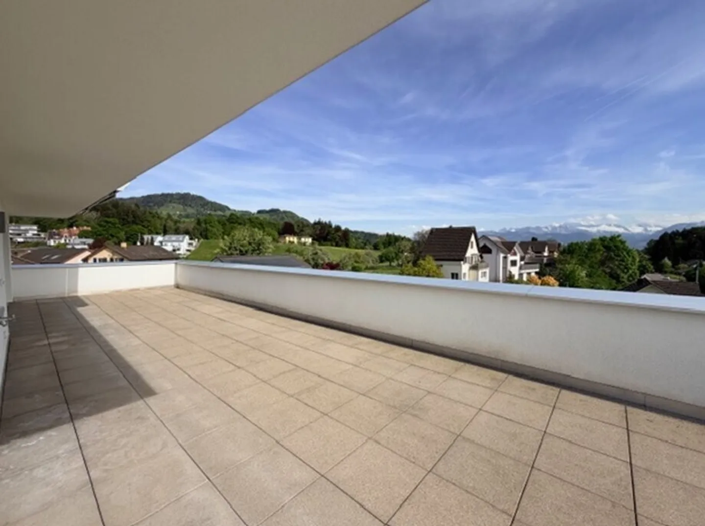 Stylische Attikawohnung mit Terrasse - Foto 1 von 12