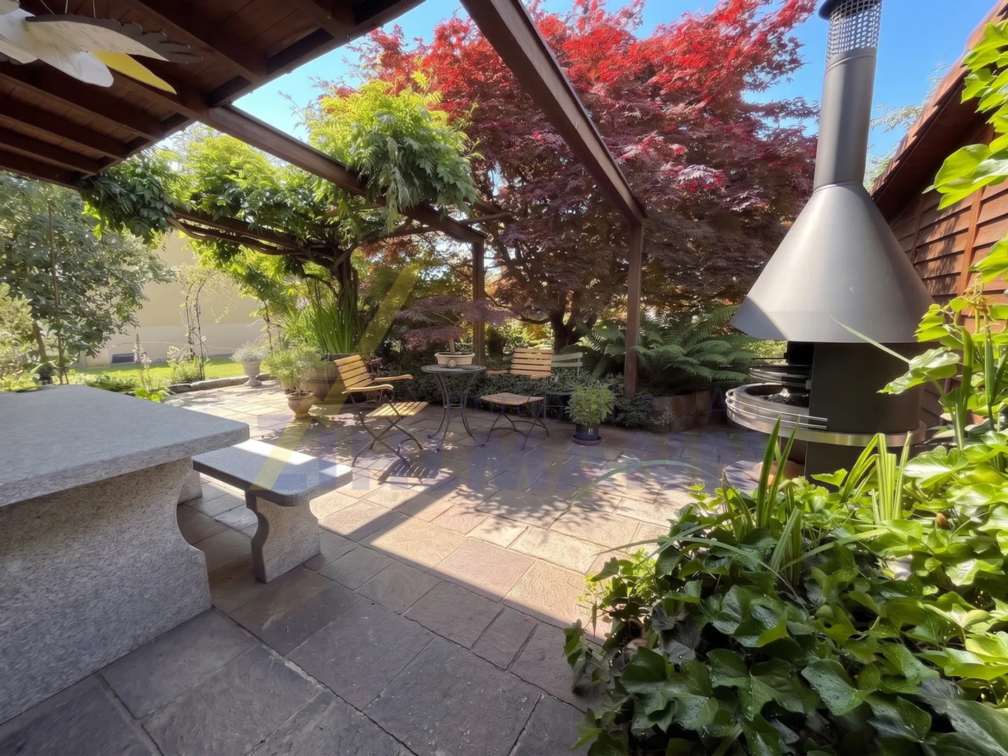 Charming 6.5-room single-family house with separate apartment - Photo 2 of 11