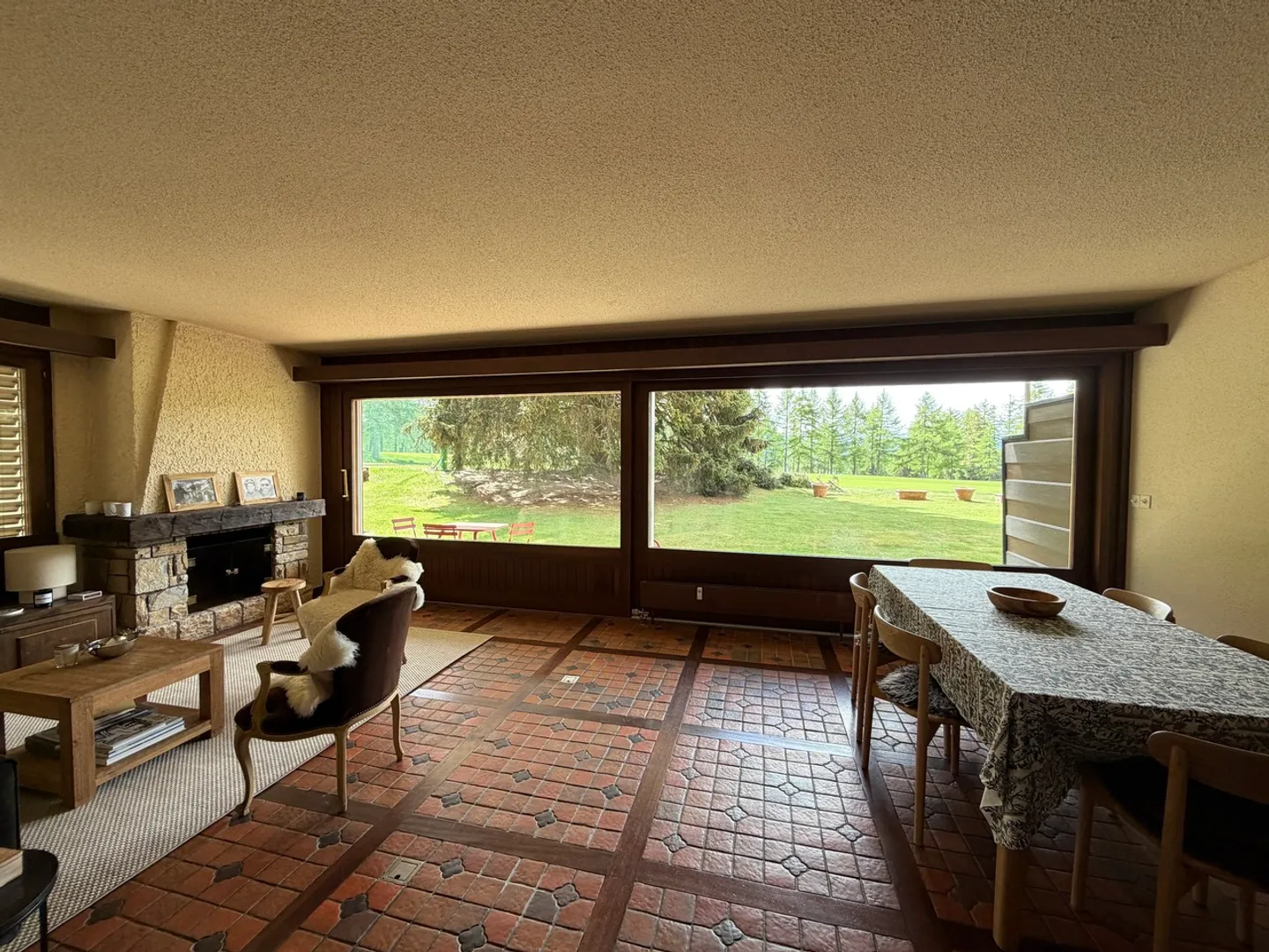 Außergewöhnliche Lage für diese 4.5-Zimmer-Wohnung am Golfplatz - Foto 4 von 17