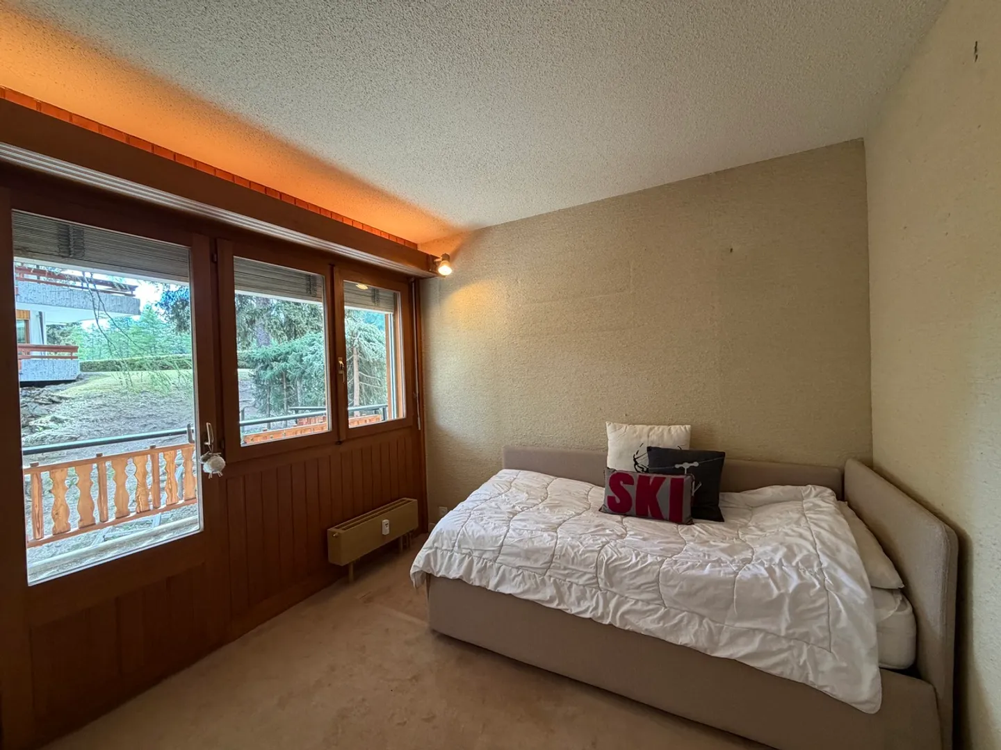 Außergewöhnliche Lage für diese 4.5-Zimmer-Wohnung am Golfplatz - Foto 10 von 17