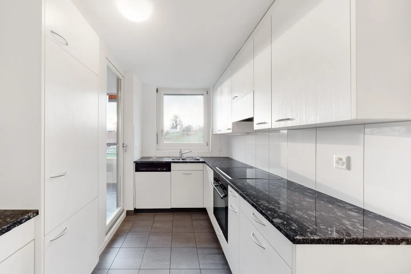 Appartement lumineux avec une belle vue sur la verdure ! - Photo 2 sur 6