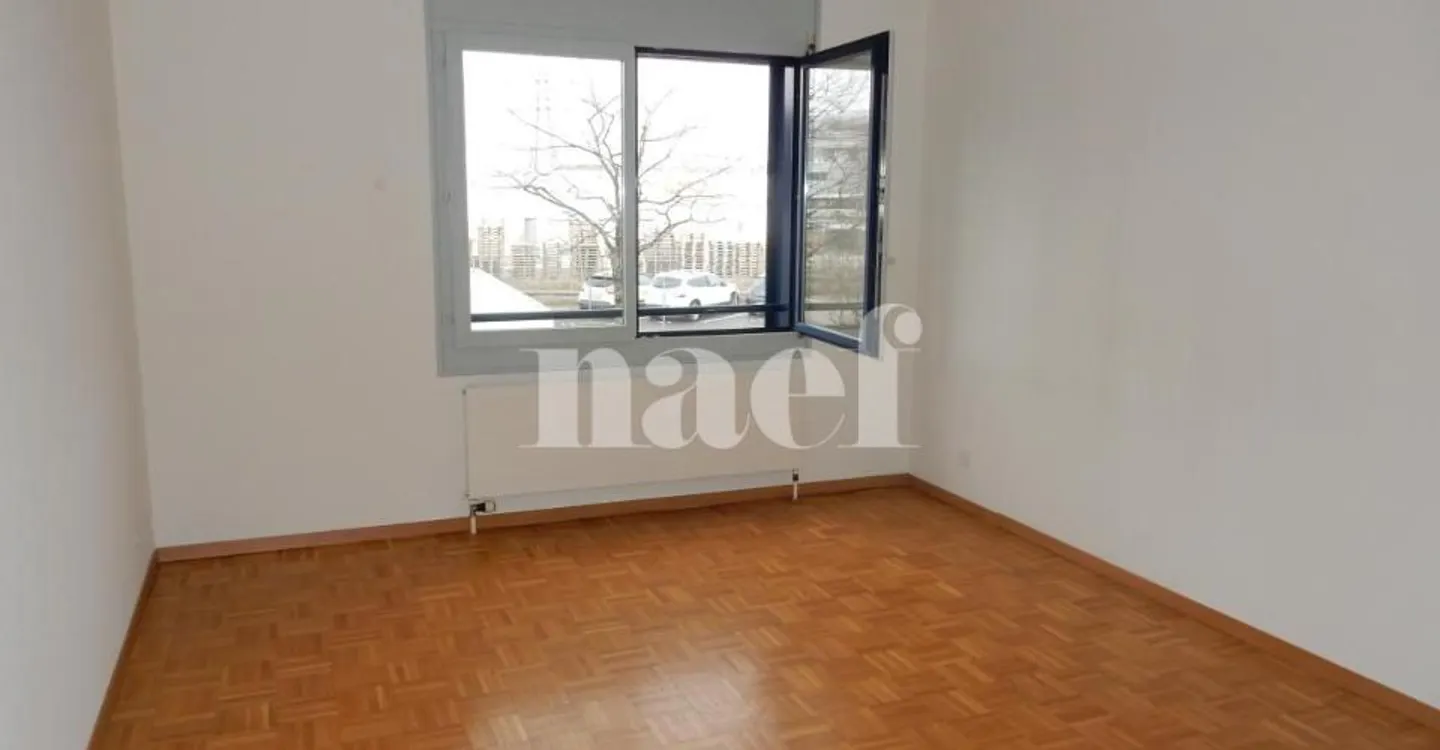 Appartamento di 4.5 locali al 1° piano con balcone - Foto 7 di 9