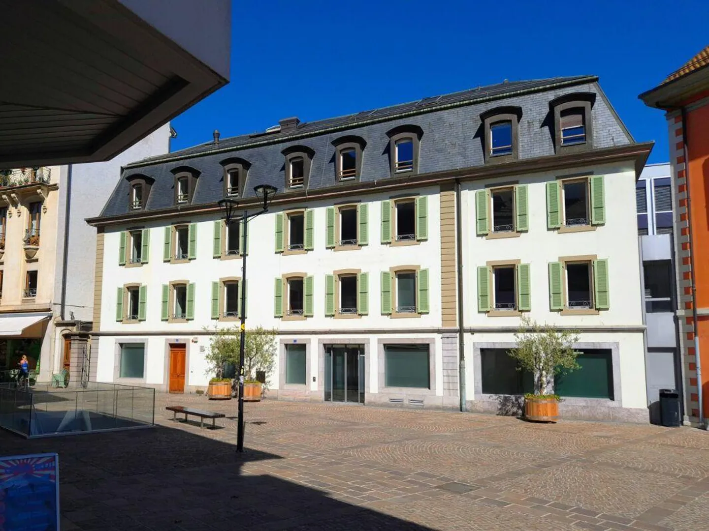 Prestigious building in downtown Nyon - Photo 1 of 9