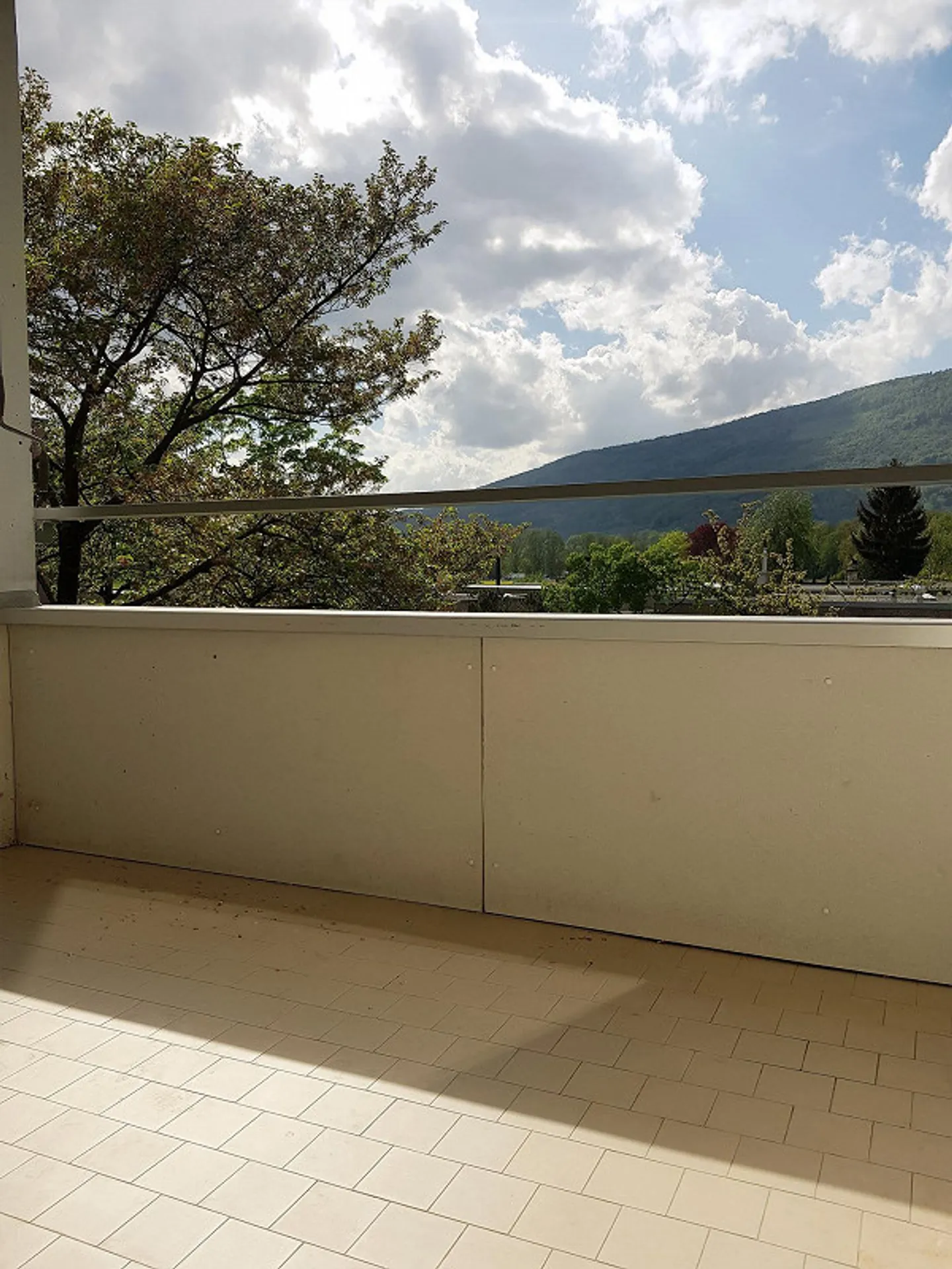 Helle Wohnung mit Jura-Blick - Foto 8 von 8