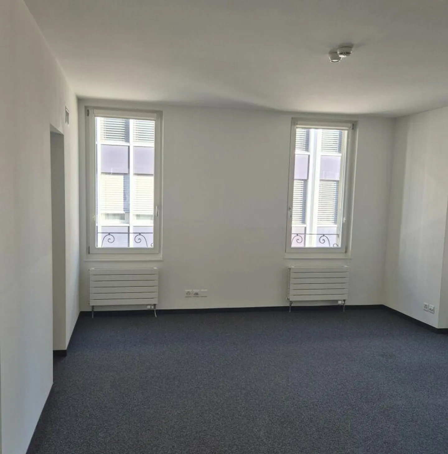 Prestigious building in downtown Nyon - Photo 5 of 9