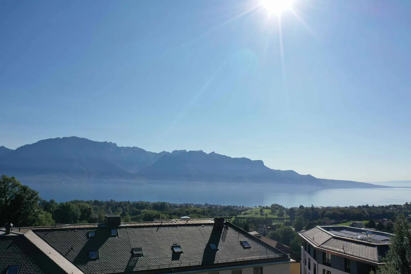 Luxury Apartment with Lake View - Photo 4 of 11