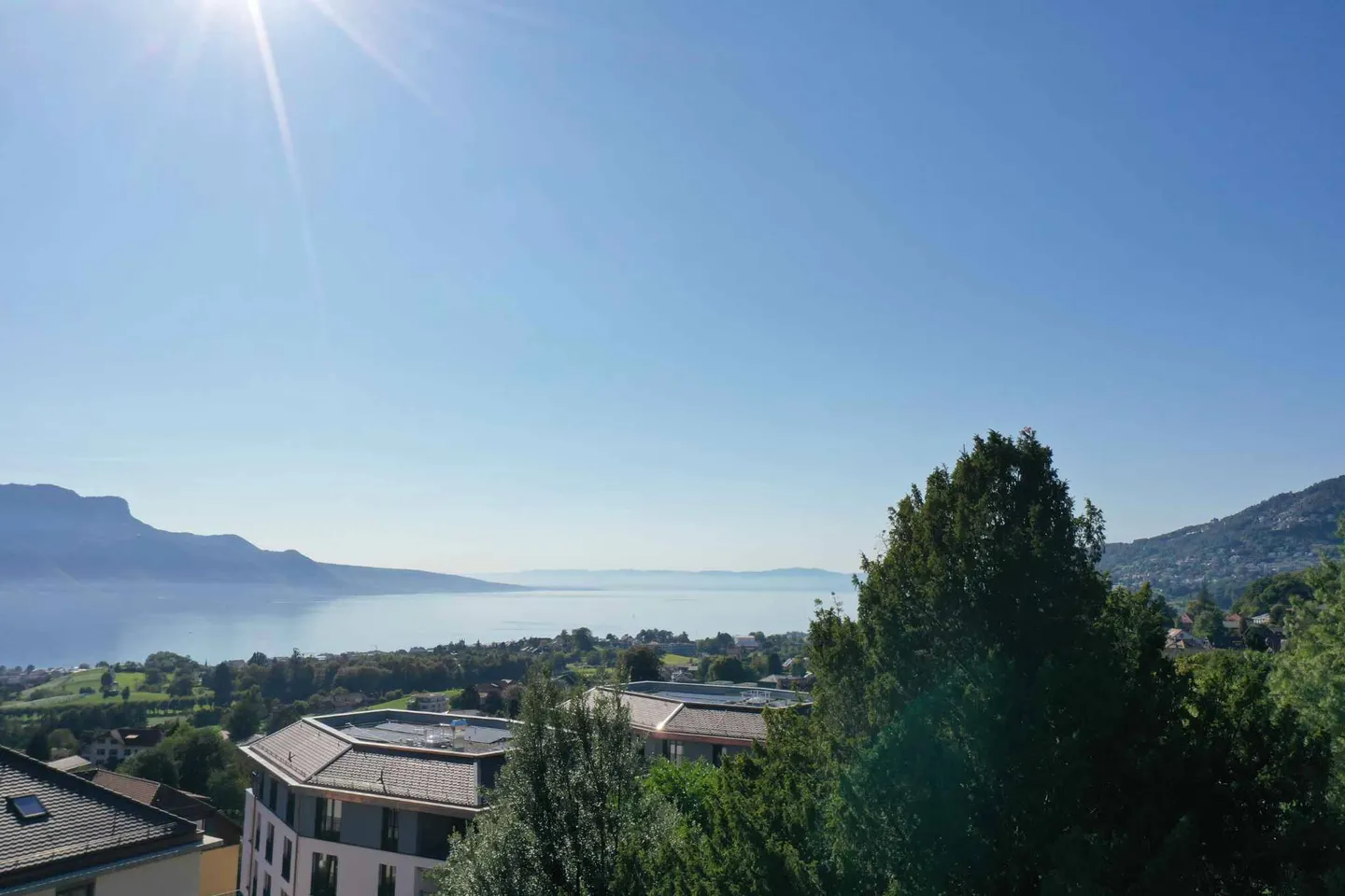 Luxury Apartment with Lake View - Photo 10 of 11