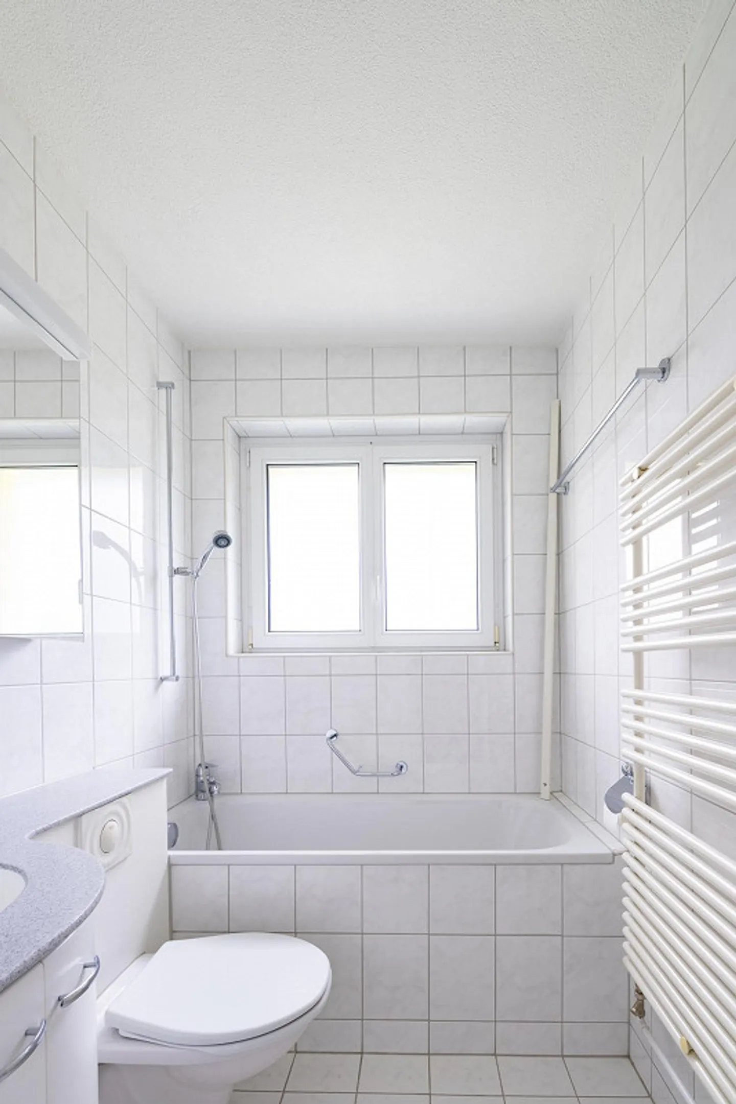 Bright 3-room apartment with glazed balcony - Photo 2 of 7