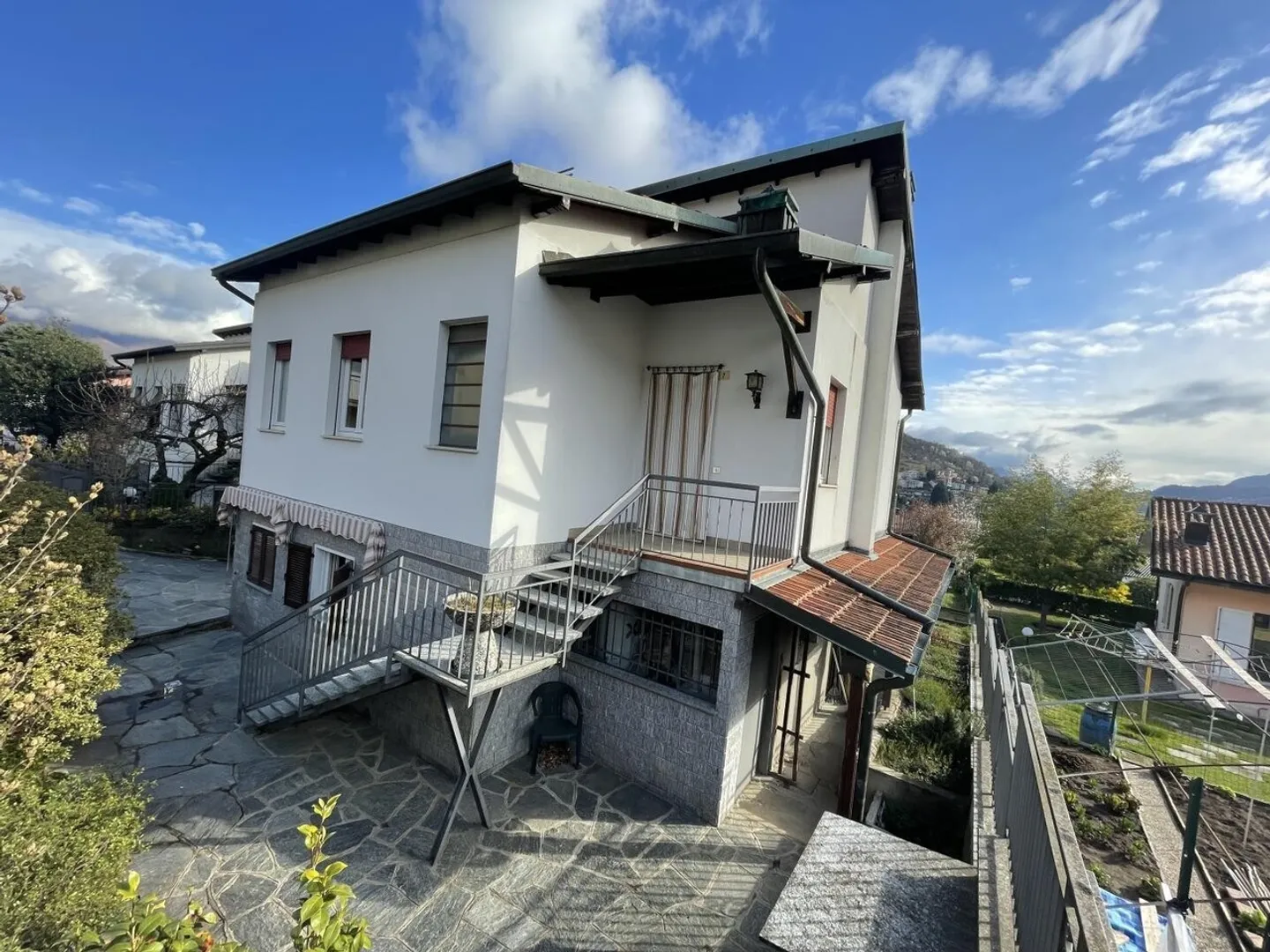 Casa familiare indipendente con viste panoramiche e giardino - Foto 2 di 13