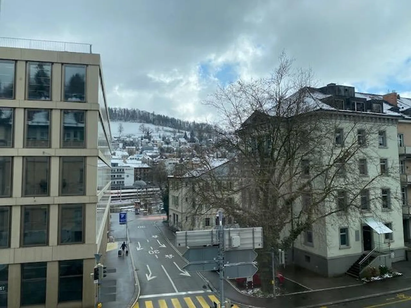 First occupancy of a 3.5-room apartment near the train station - Photo 3 of 3