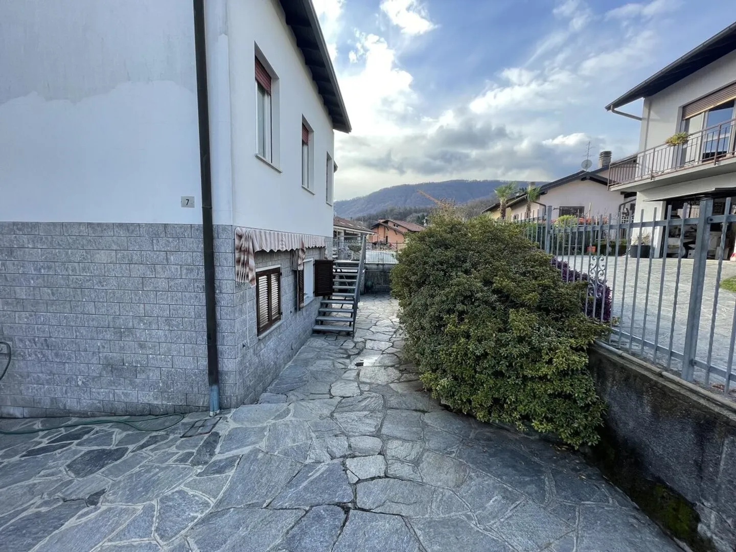 Casa familiare indipendente con viste panoramiche e giardino - Foto 11 di 13