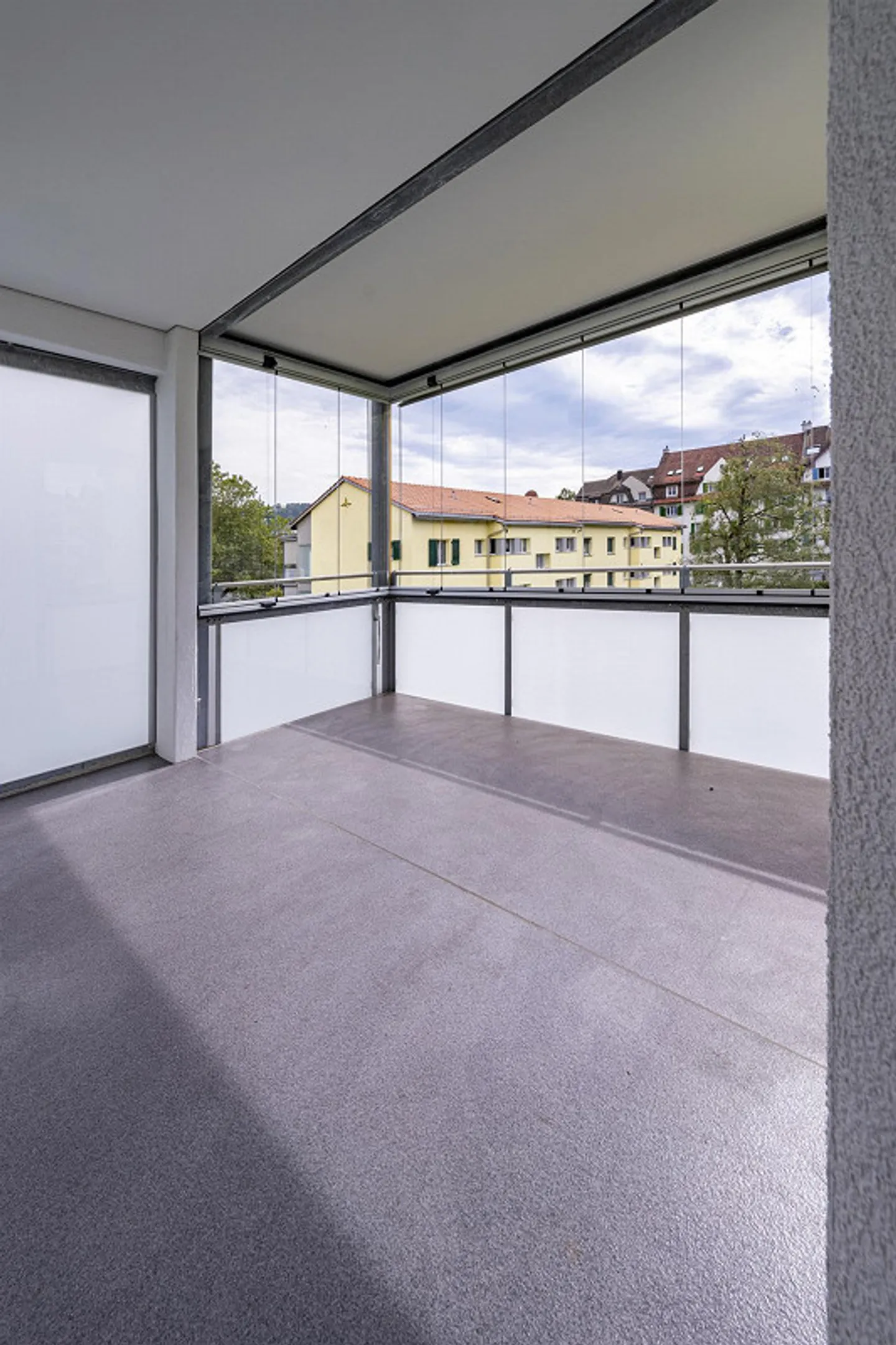 Bright 3-room apartment with glazed balcony - Photo 5 of 7