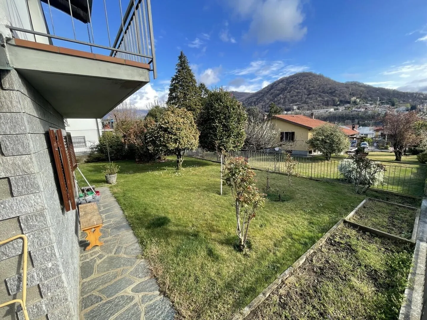 Casa familiare indipendente con viste panoramiche e giardino - Foto 8 di 13