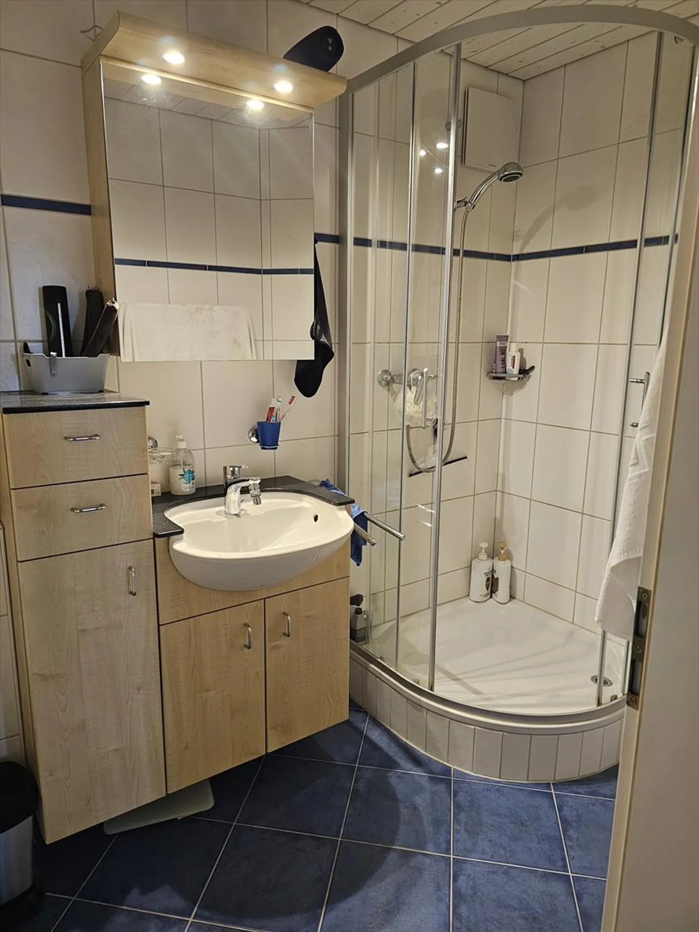 Schöne und helle Dachwohnung - Foto 2 von 13