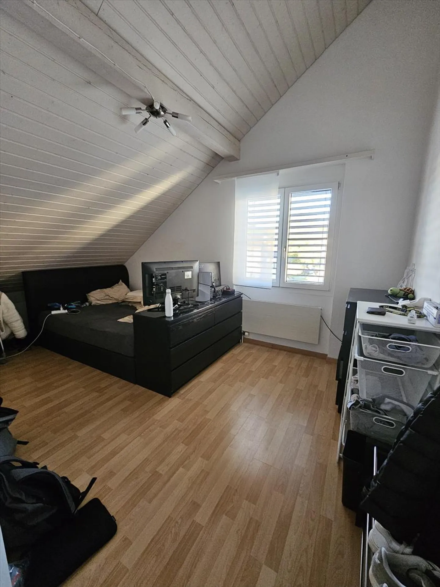 Schöne und helle Dachwohnung - Foto 3 von 13