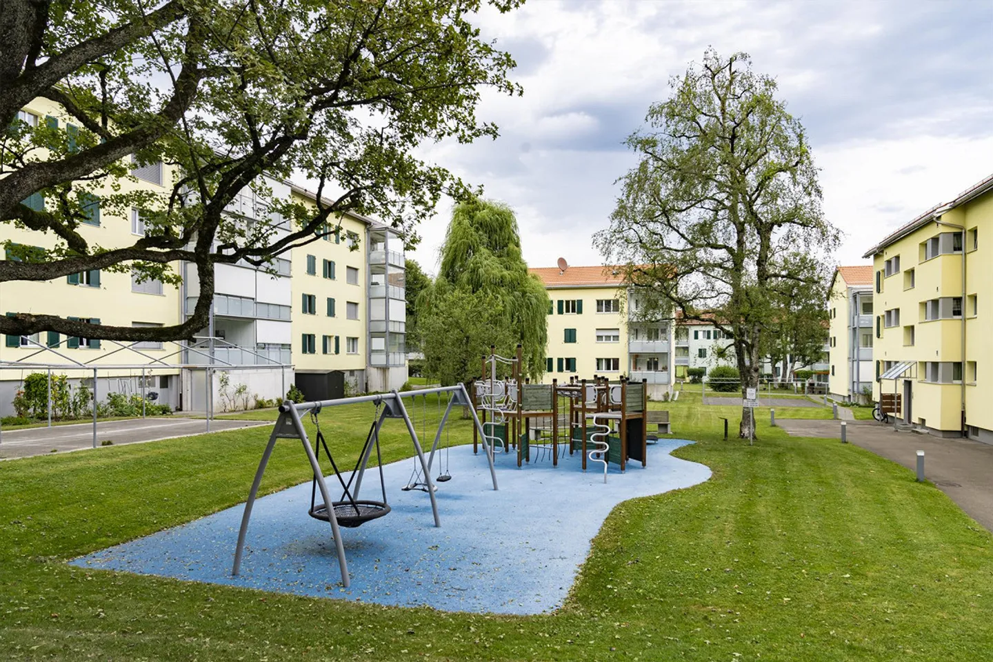 Bright 3-room apartment with glazed balcony - Photo 6 of 7