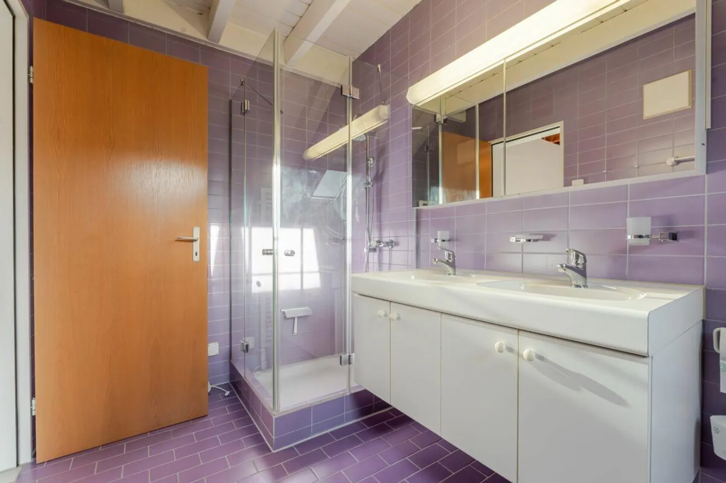 Appartement sous les toits lumineux de 3,5 pièces avec garage et parking extérieur - Photo 9 sur 13