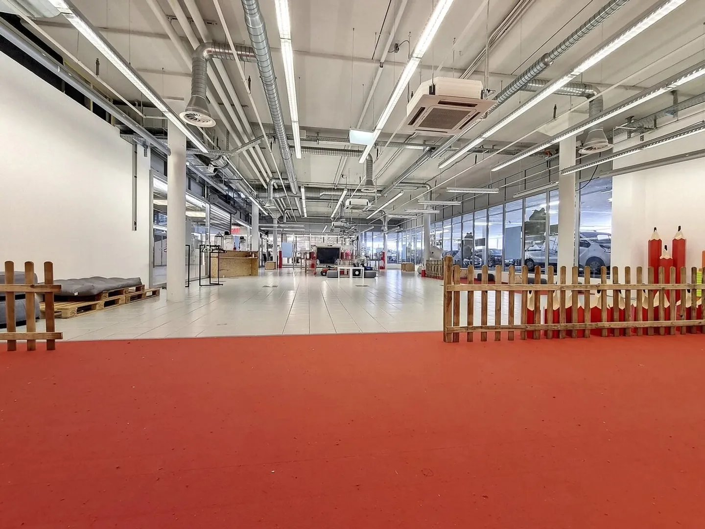 Espace Commercial Spacieux à Conthey - Photo 1 sur 4