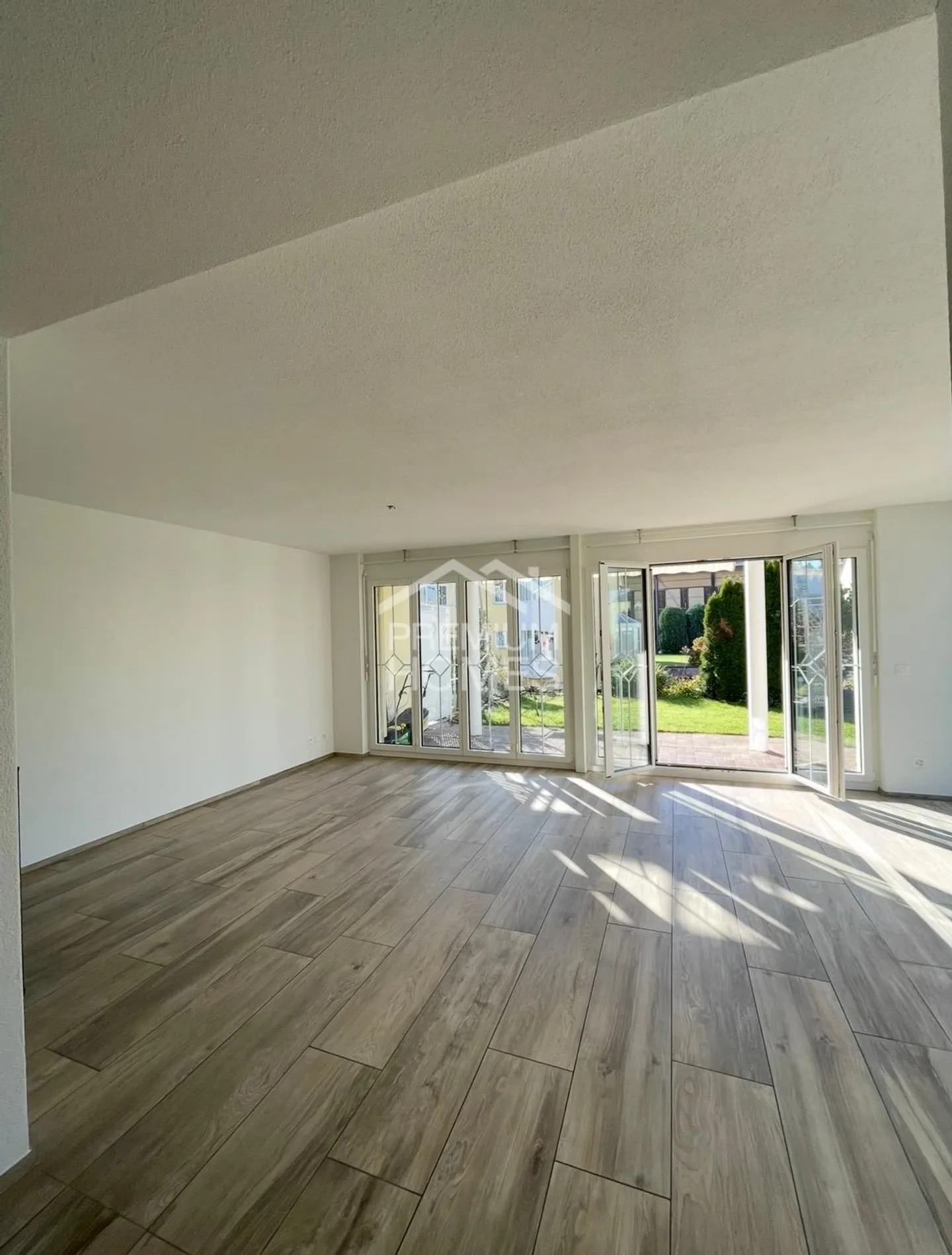 WILLKOMMEN IN IHREM NEUEN ZUHAUSE - Foto 1 von 6