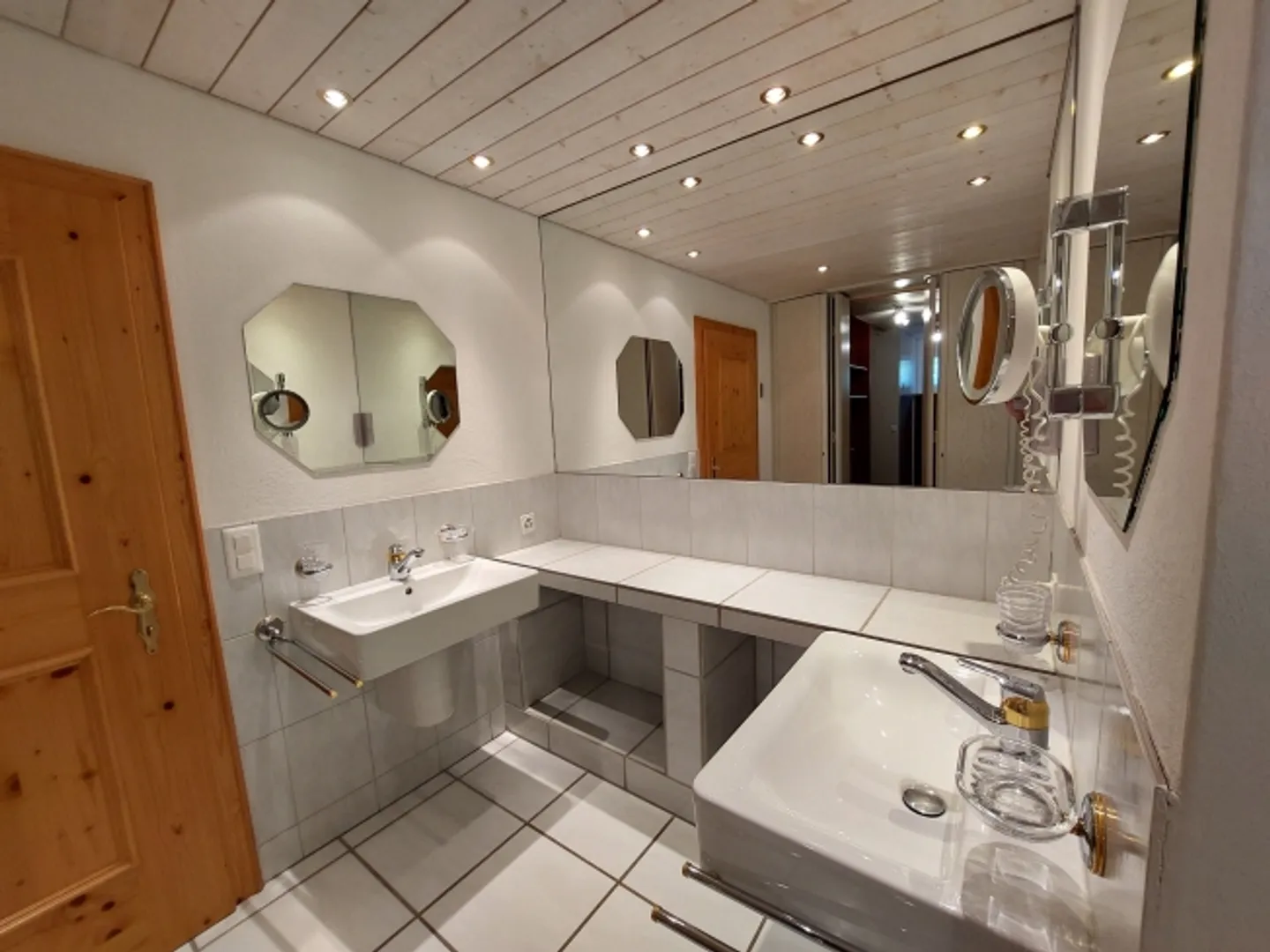 Spacious 6.5-room single-family house with sunny terrace and sauna/fitness - Photo 8 of 13