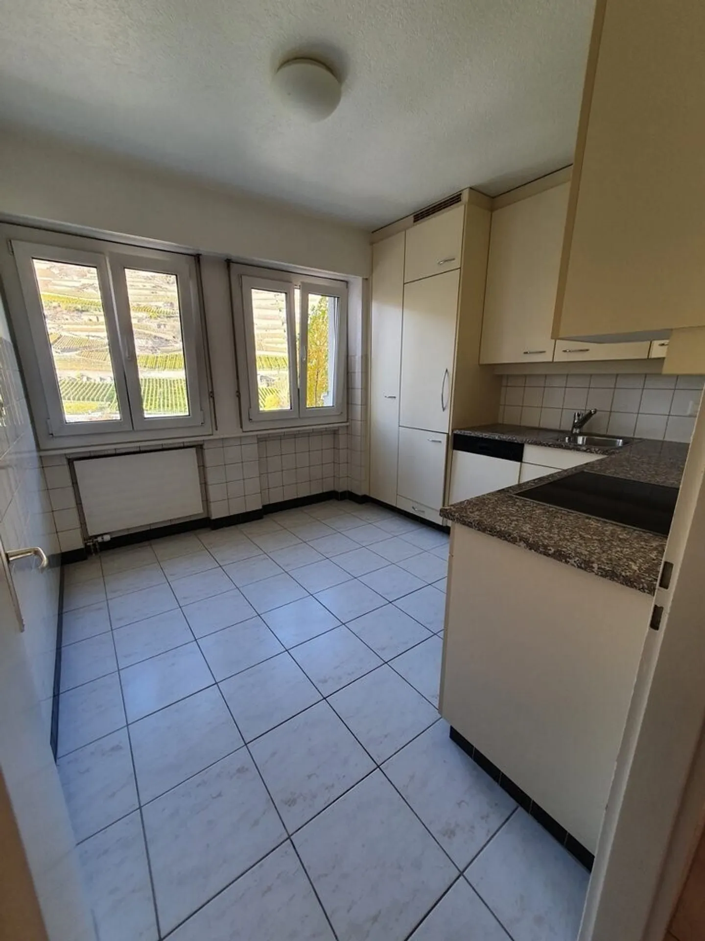 A saisir ! Lumineux appartement dans un quartier calme ! - Photo 3 of 8