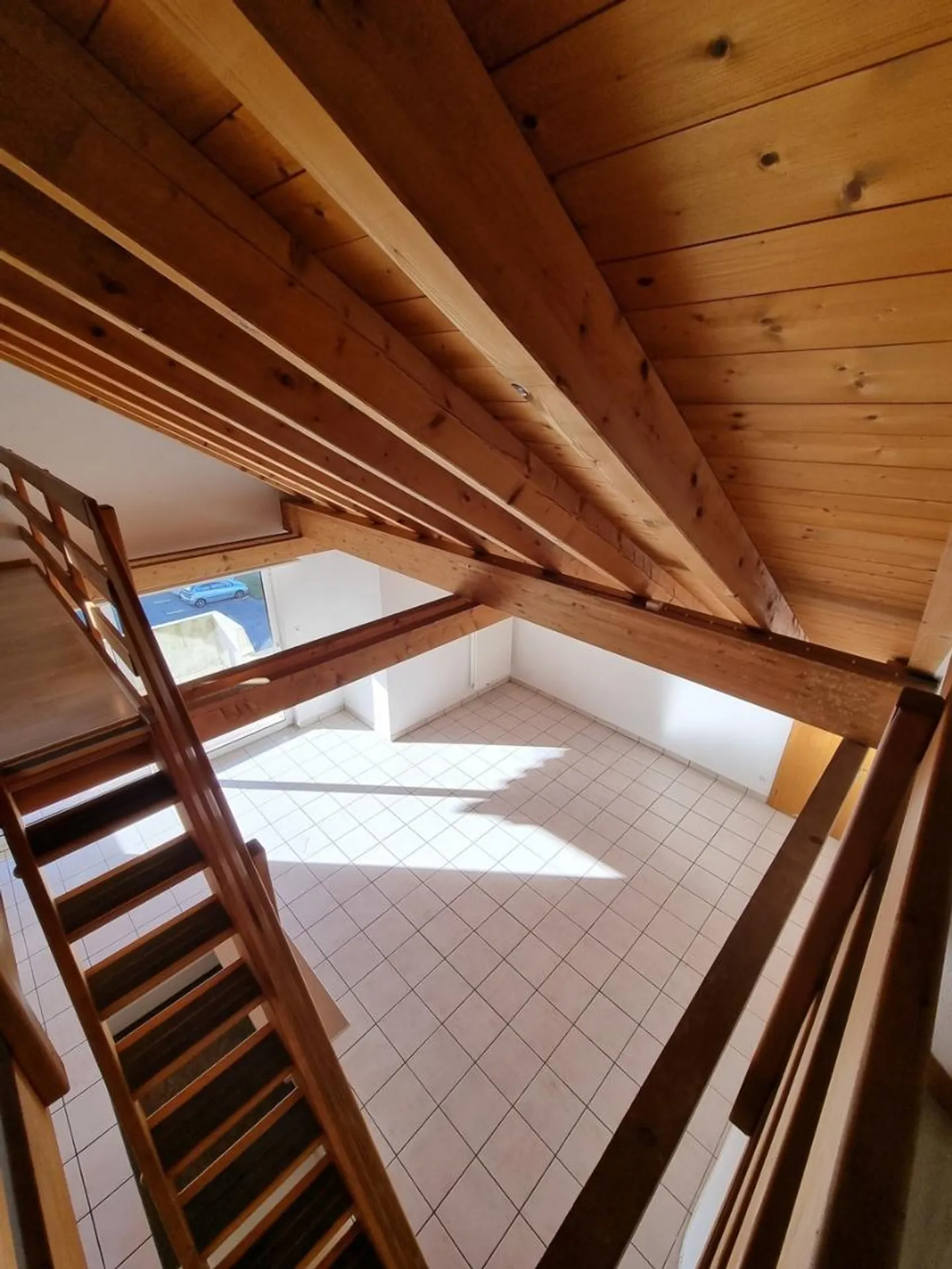 Magnifico attico duplex di 3 locali di 107 m2 senza ascensore - Foto 7 di 11