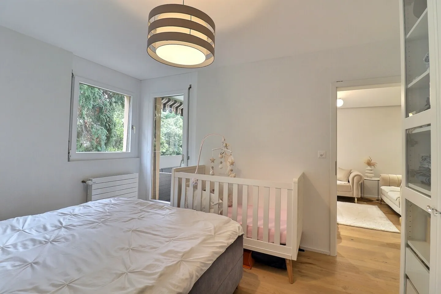 Furnished 3.5 Room Apartment by the Lake Available for 3 Months - Photo 3 of 7