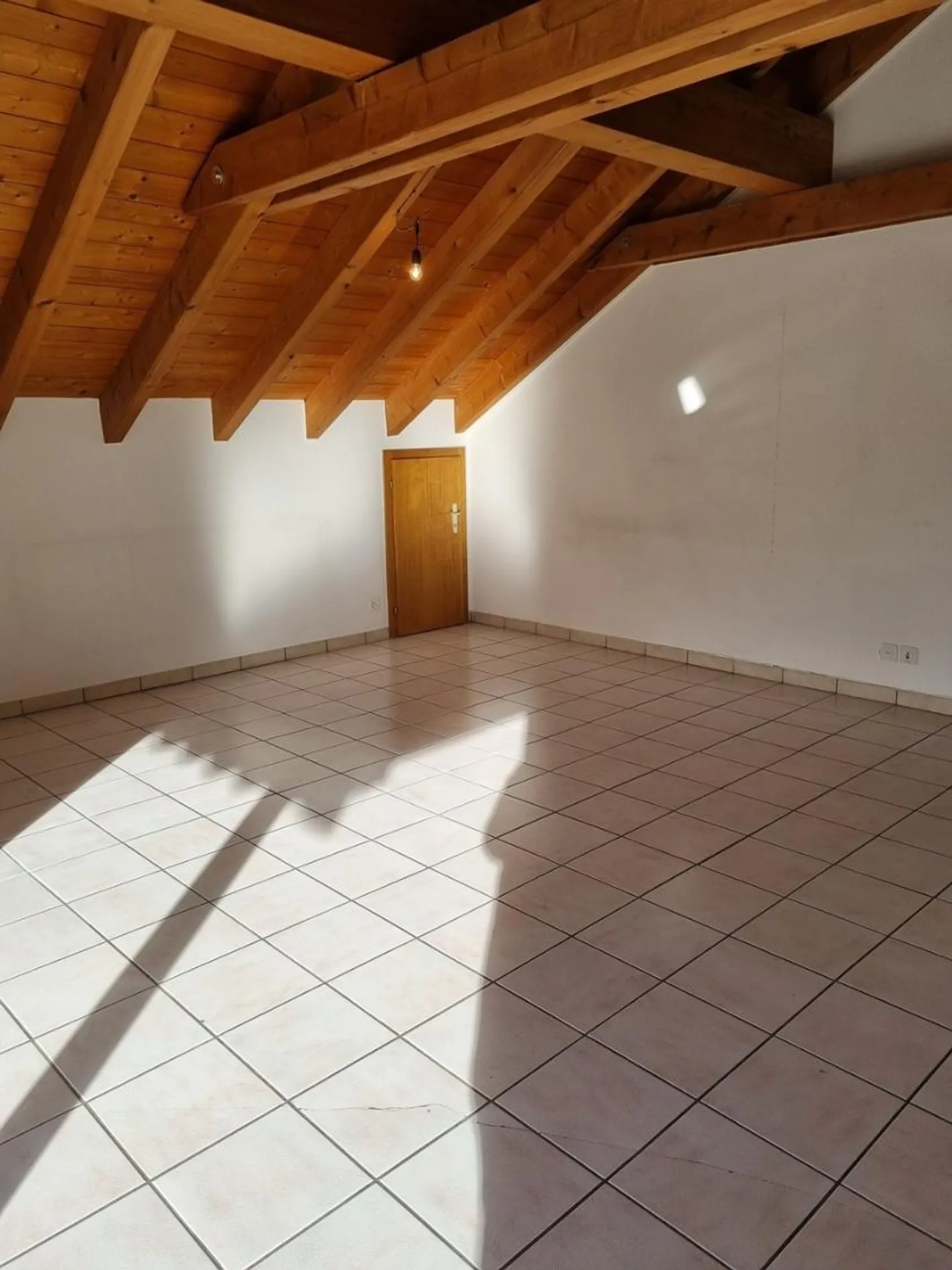 Magnifico attico duplex di 3 locali di 107 m2 senza ascensore - Foto 2 di 11