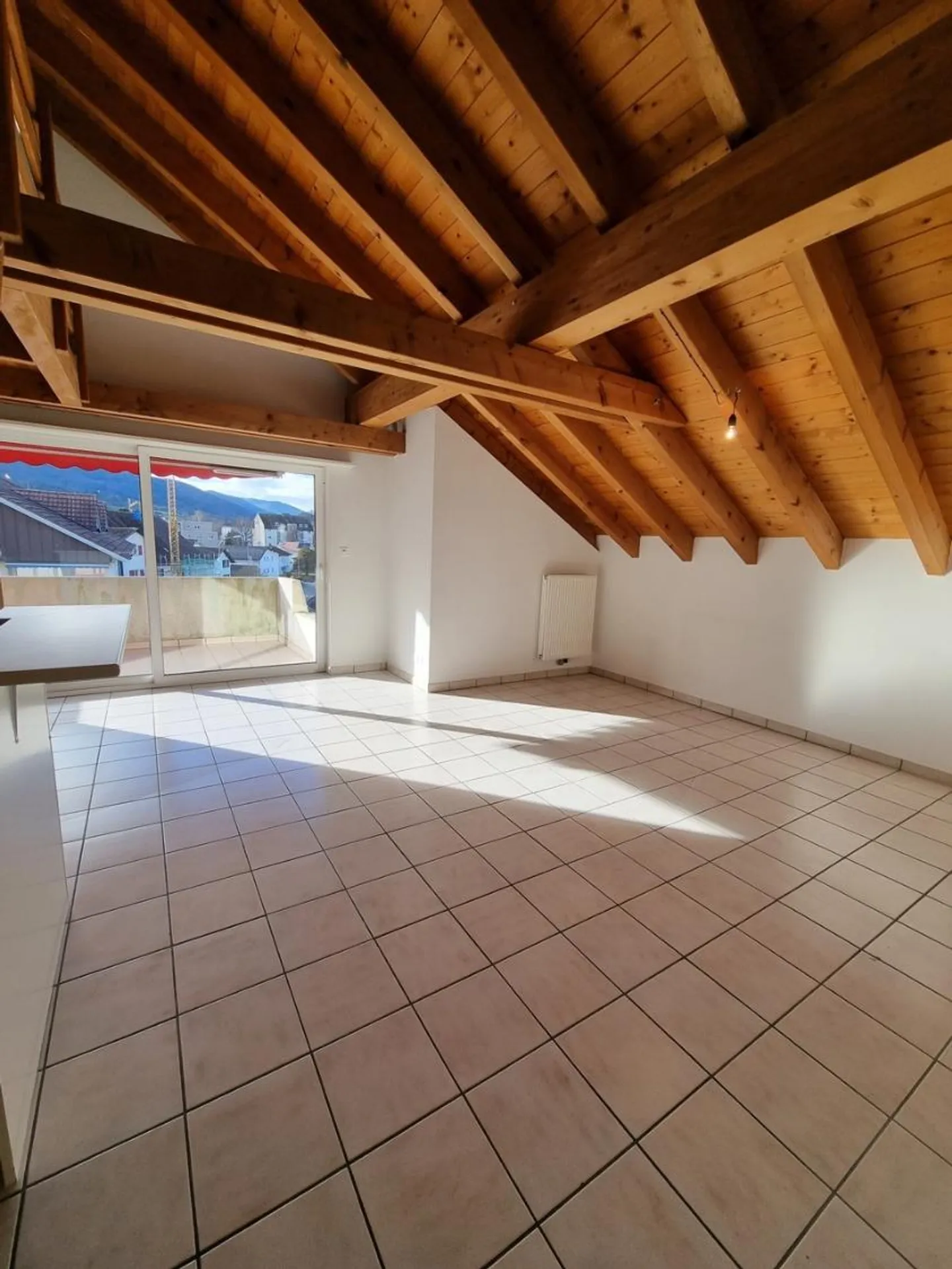 Magnifico attico duplex di 3 locali di 107 m2 senza ascensore - Foto 3 di 11