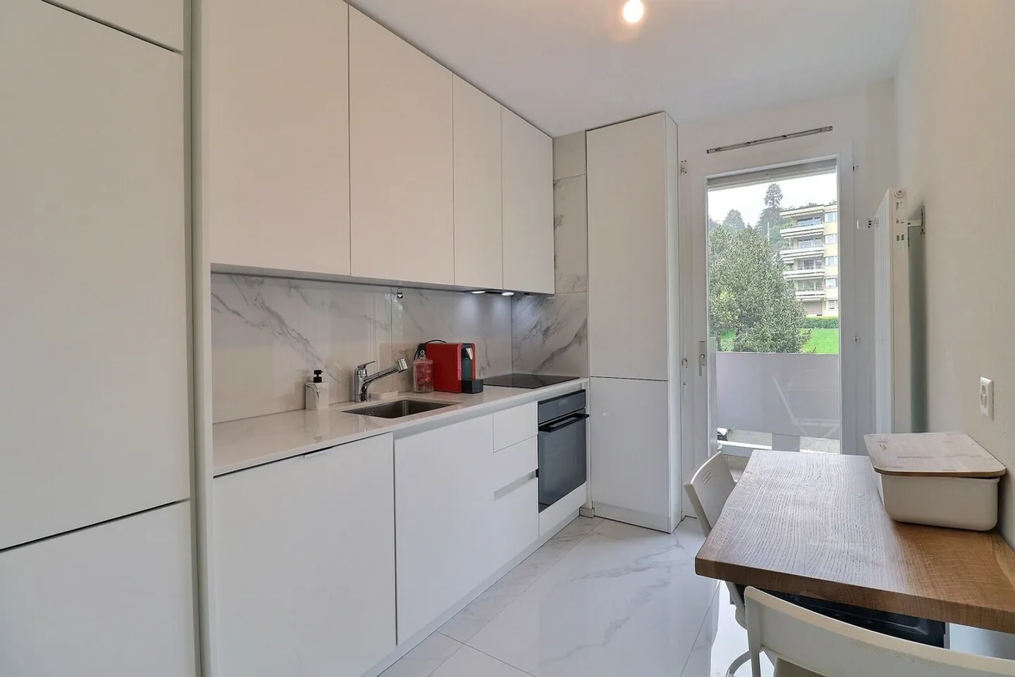 Furnished 3.5 Room Apartment by the Lake Available for 3 Months - Photo 7 of 7