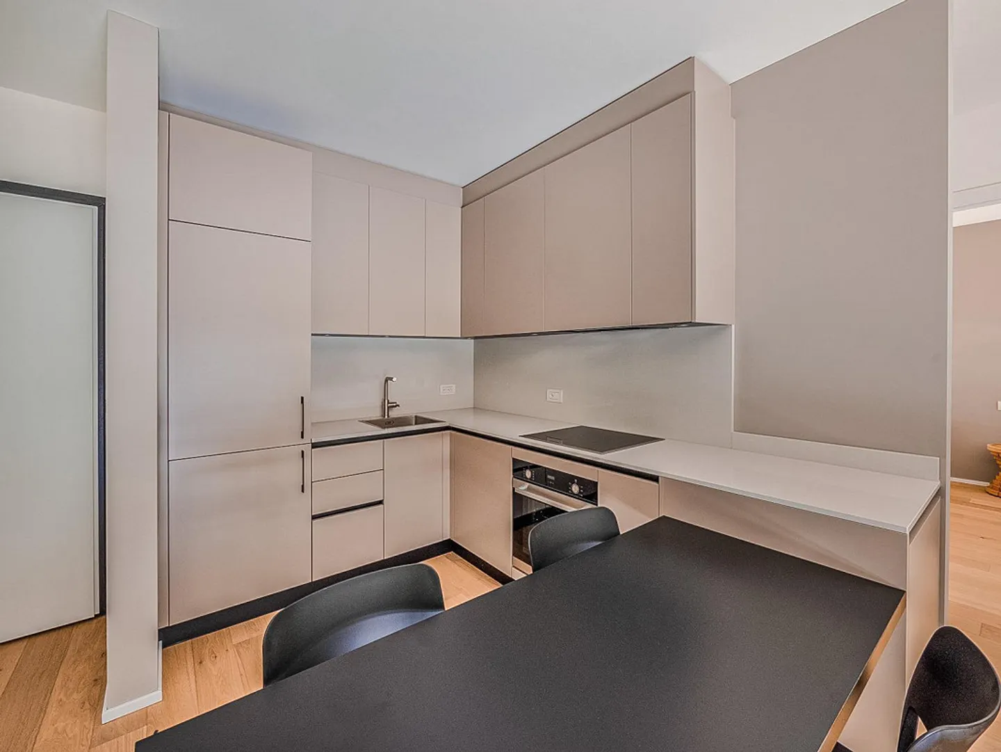 Moderno appartamento di 2,5 locali a Chiasso - Foto 3 von 11