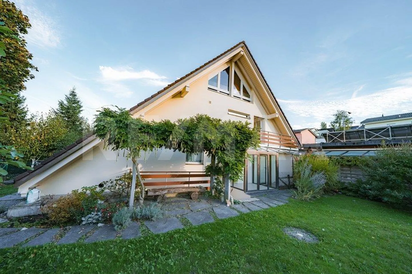 Charmantes 5.5-Zimmer-Doppeleinfamilienhaus an ruhiger Lage in Däll... - Foto 2 von 13
