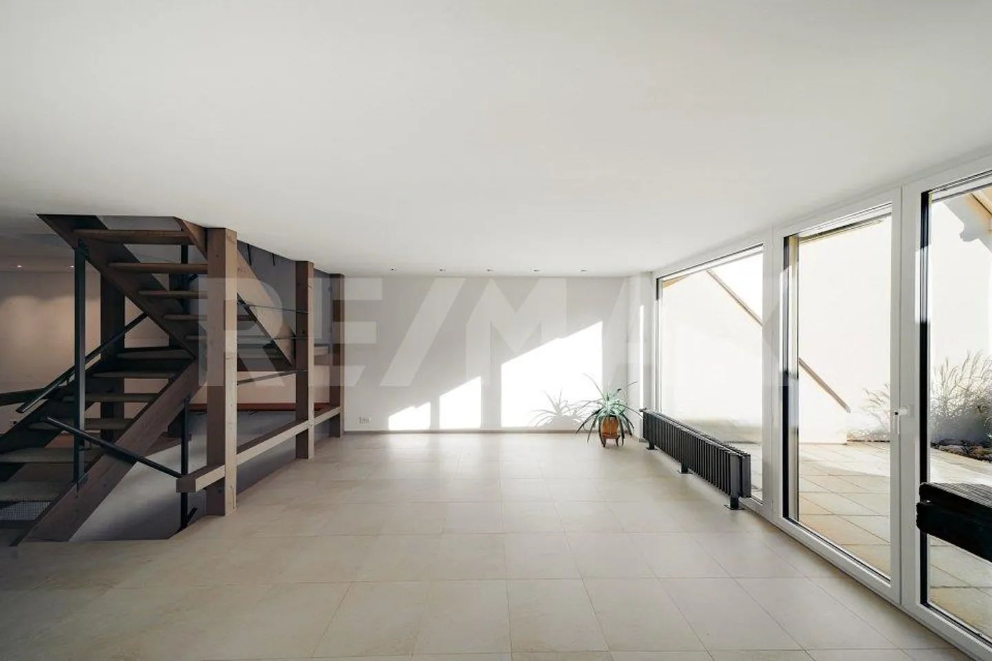 Charmantes 5.5-Zimmer-Doppeleinfamilienhaus an ruhiger Lage in Däll... - Foto 4 von 13