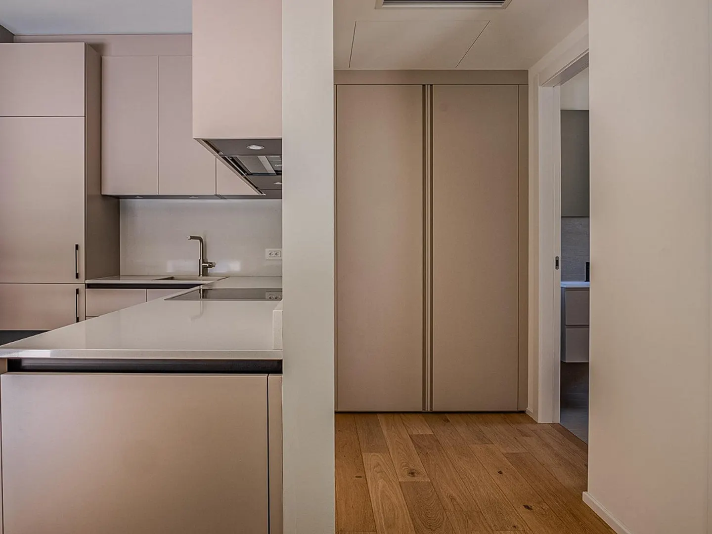 Moderno appartamento di 2,5 locali a Chiasso - Foto 4 von 11
