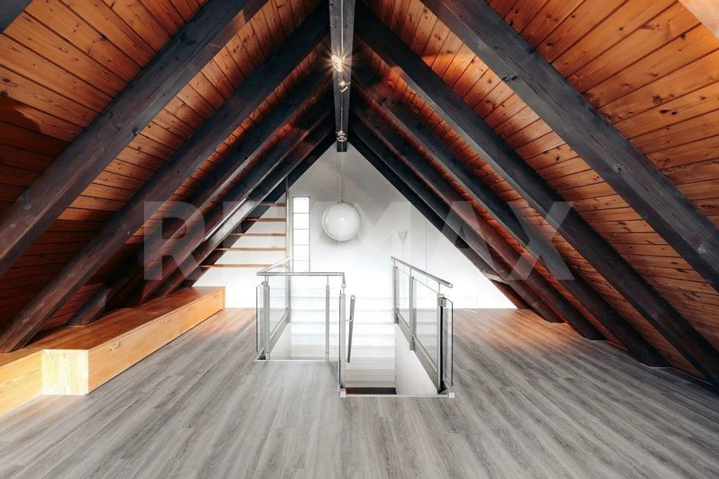 Charmantes 5.5-Zimmer-Doppeleinfamilienhaus an ruhiger Lage in Däll... - Foto 9 von 13