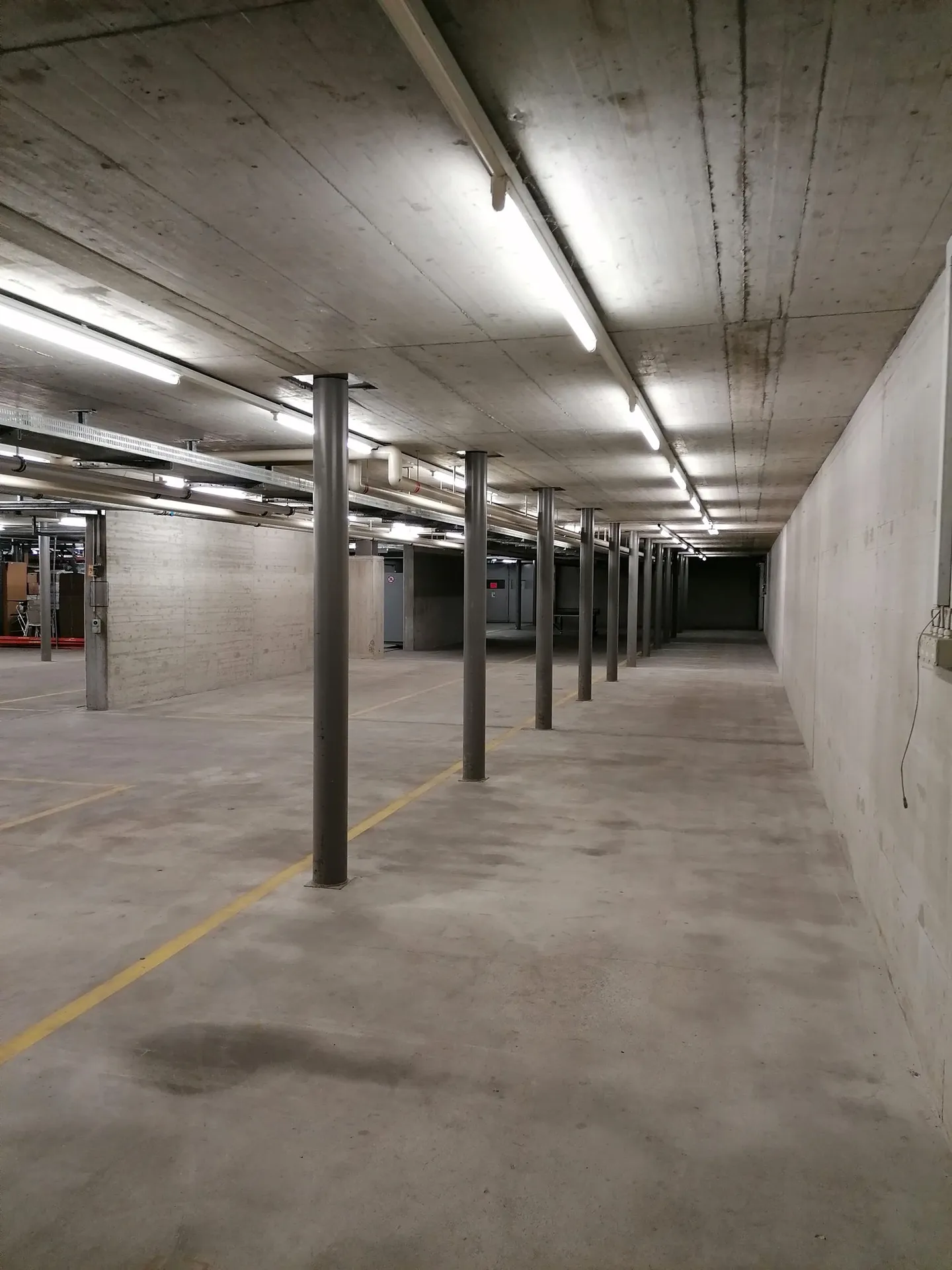 Espace de stockage éclairé à louer au centre de Nidau ! - Photo 3 sur 5