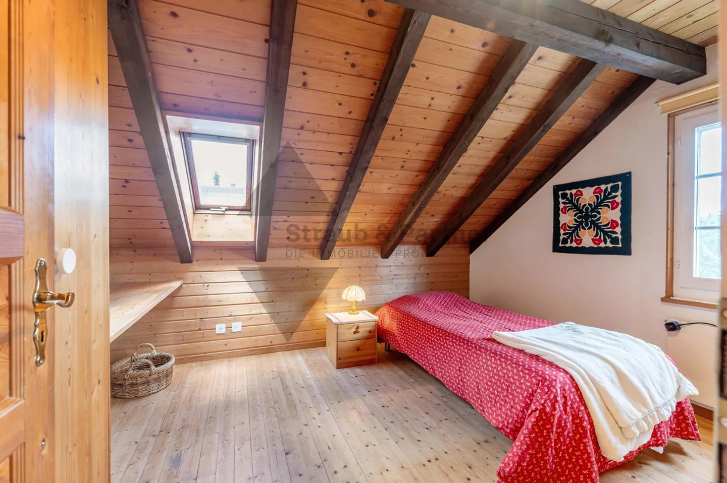 Charming Single-Family Home with Large Garden and Great Potential - Photo 7 of 9