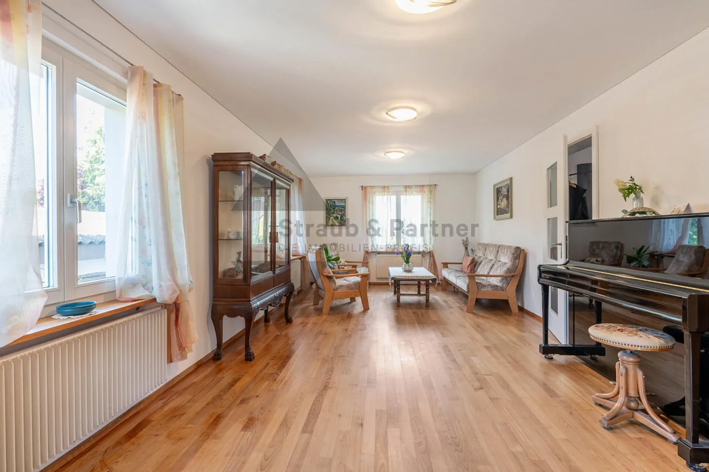 Charming Single-Family Home with Large Garden and Great Potential - Photo 5 of 9