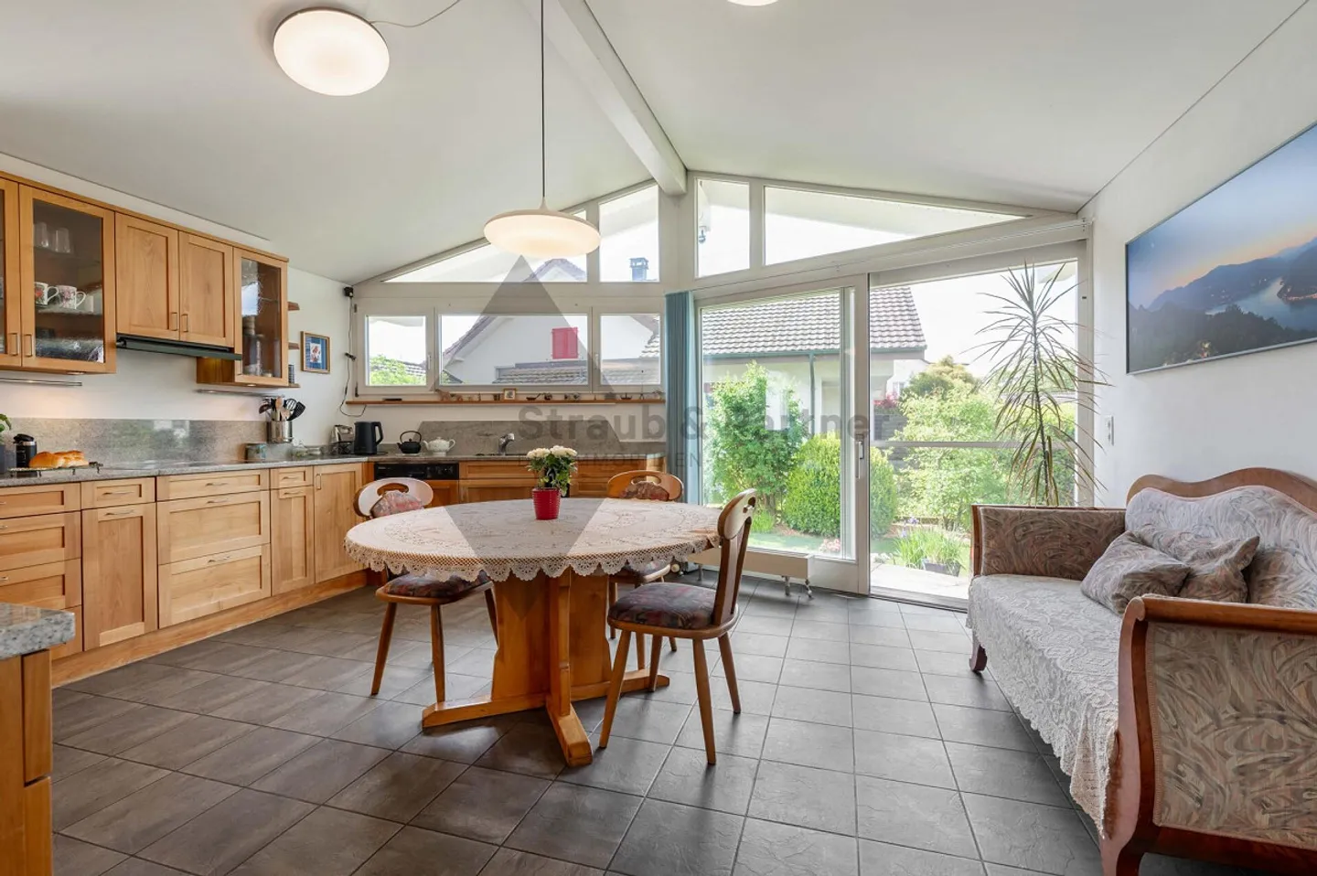 Charming Single-Family Home with Large Garden and Great Potential - Photo 6 of 9